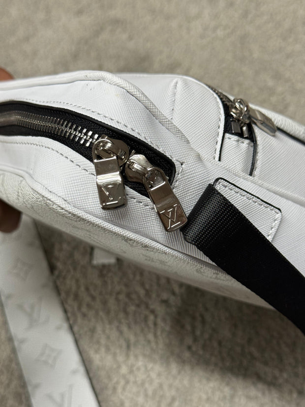 Bandolera LV Blanca