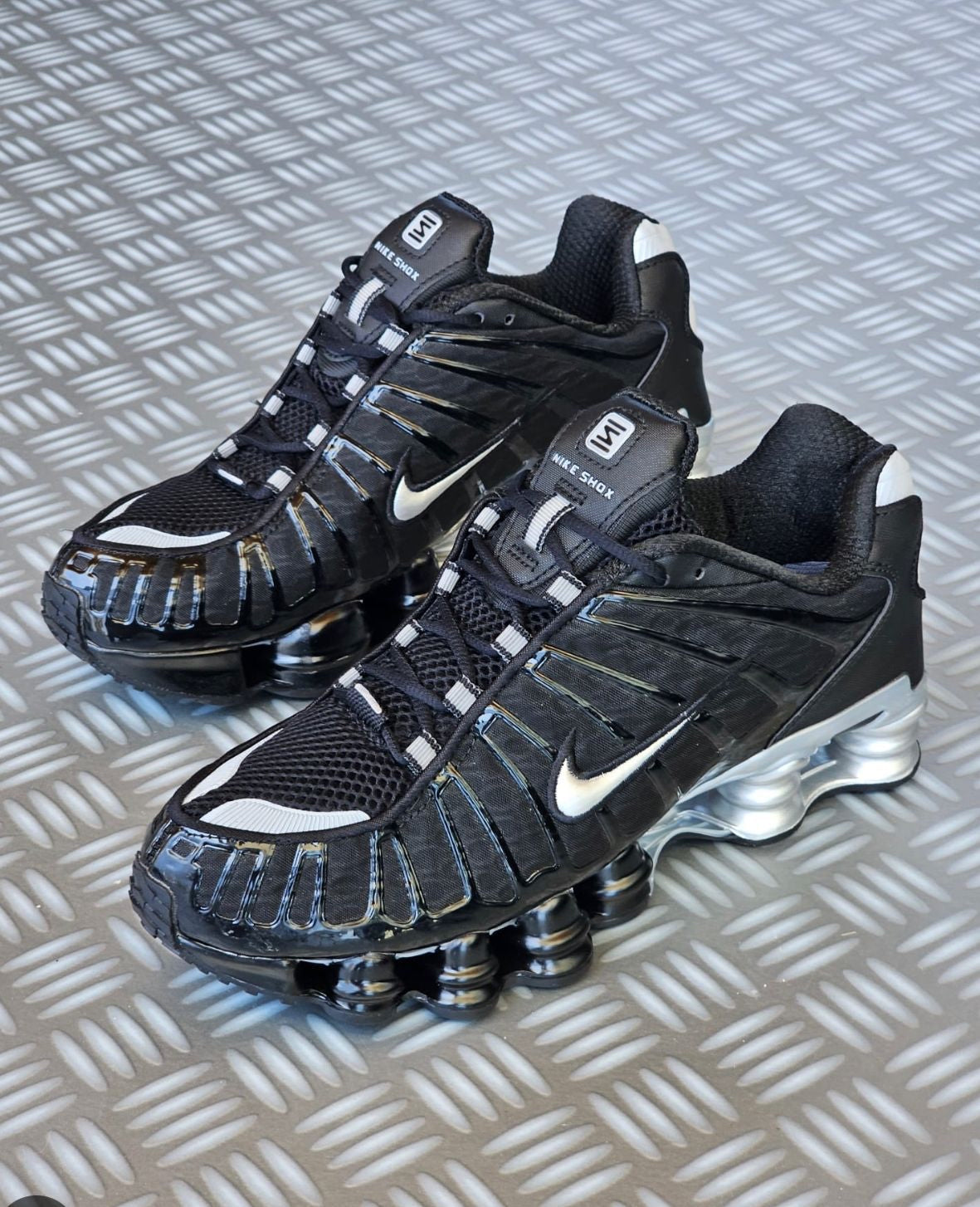 Nike Shox “Negras y gris”