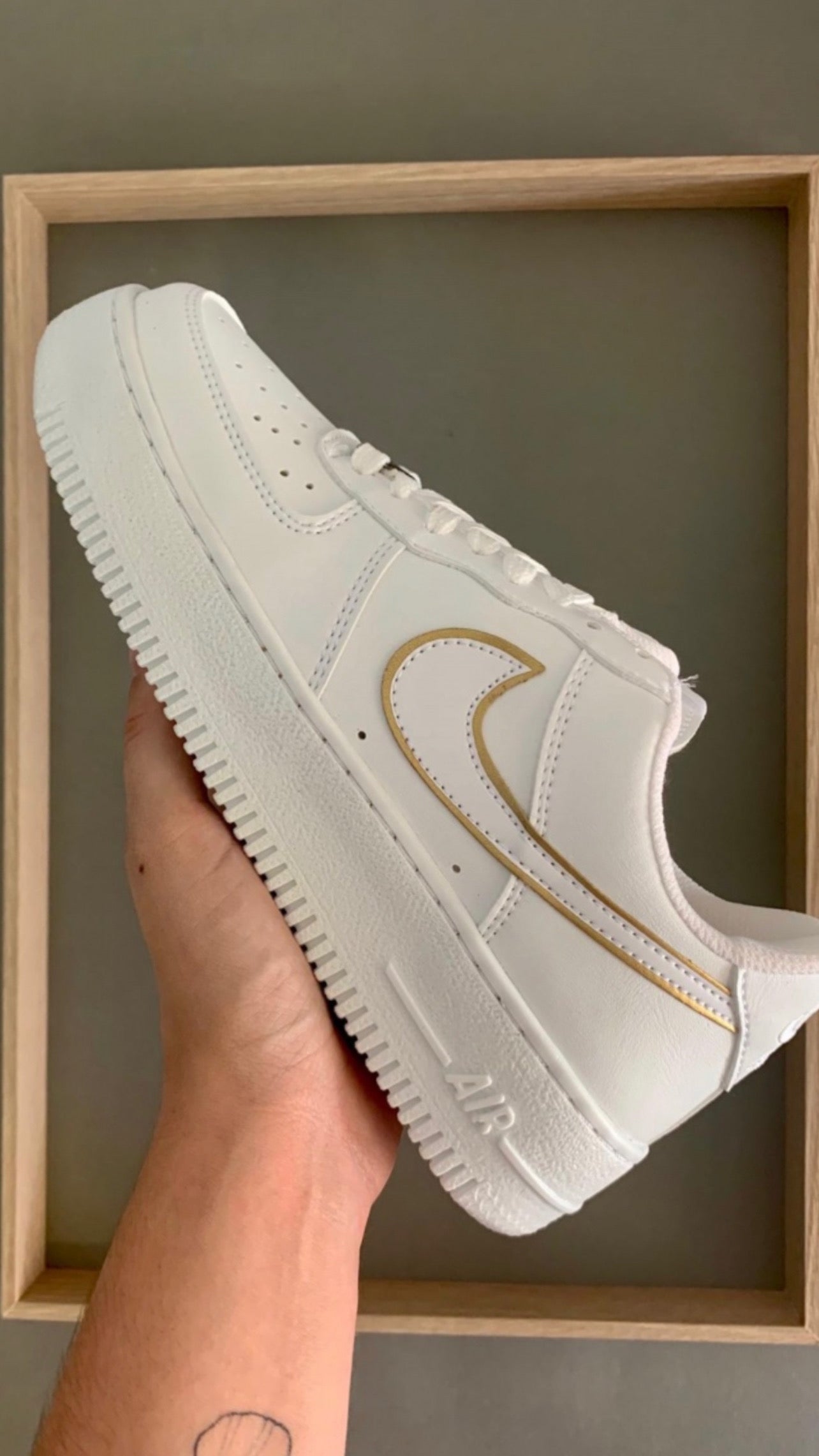 Nike Air Force 1 Gold Line